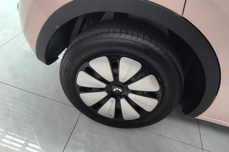 Used Wuling Bingo 2023 410 km Lingxi Deluxe Edition Right Rear Wheel Hub