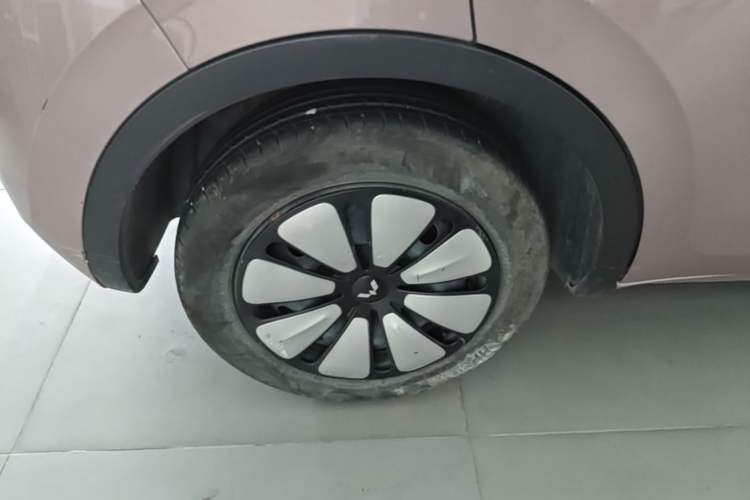 Used Wuling Bingo 2023 333 km Lingxi Connected Version Right Rear Wheel Hub