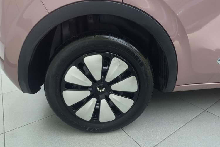 Used Wuling Bingo 2023 333 km Lingxi Connected+ Version Right Rear Wheel Hub