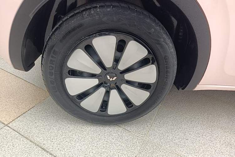 Used Wuling Bingo 2023 333 km Lingxi Connected+ Version Right Rear Wheel Hub