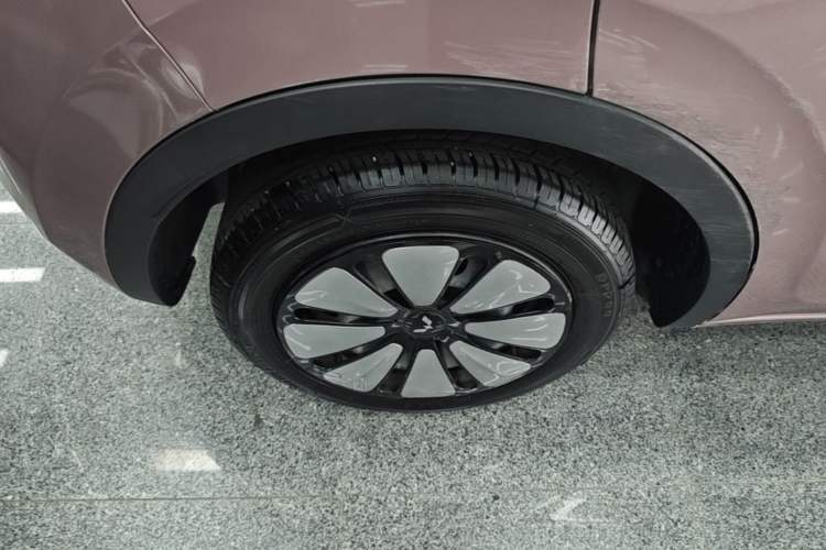 Used Wuling Bingo 2023 333 km Lingxi Connected+ Version Right Rear Wheel Hub