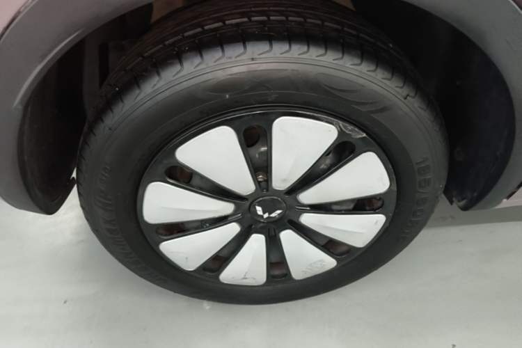 Used Wuling Bingo 2023 333 km Lingxi Connected Version Right Rear Wheel Hub