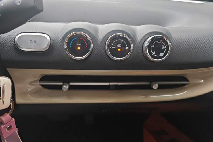 Used Wuling Bingo 2023 333 km Fast-Share Version Audio And AC Panel