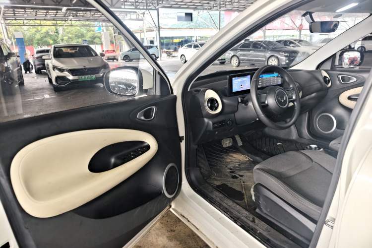 Used Wuling Bingo 2023 333 km Fast-Share Version Driver Seat