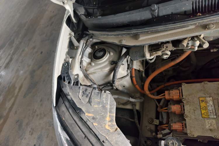 Used Wuling Bingo 2023 333 km Fast-Share Version Engine Bay Right