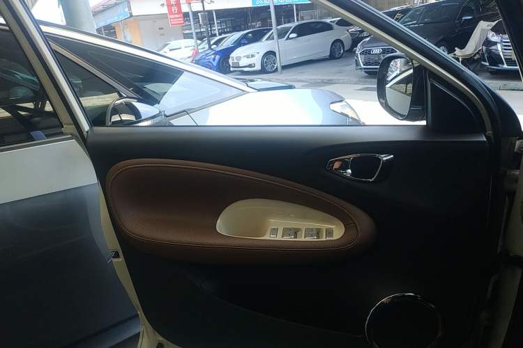 Used Wuling Bingo 2023 333 km Lingxi Connected+ Version Left Front Door Interior