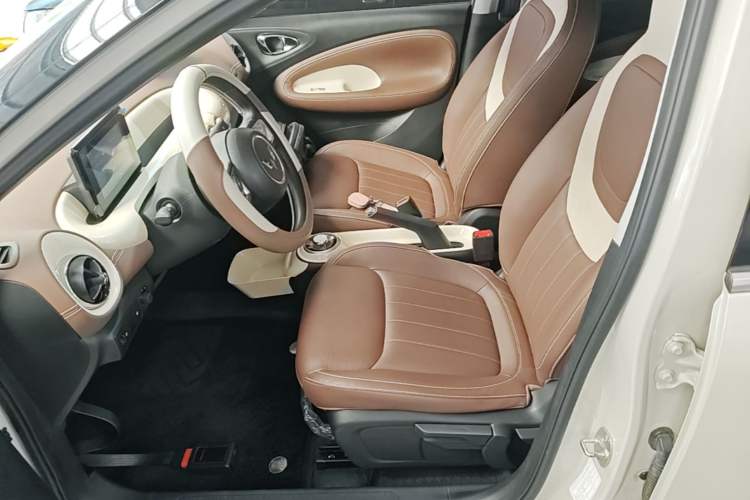 Used Wuling Bingo 2023 203km Comfort Edition Left Front Seat