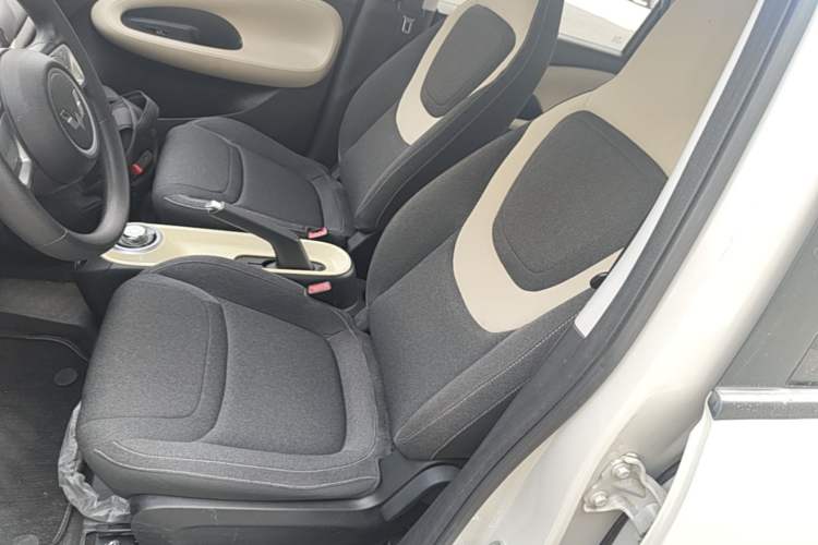 Used Wuling Bingo 2023 203km Light Edition Left Front Seat