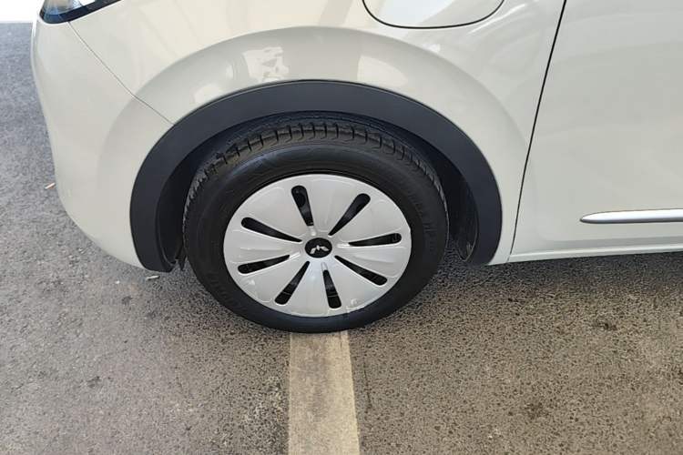 Used Wuling Bingo 2023 333 km Fast-Share Version Left Front Wheel Hub