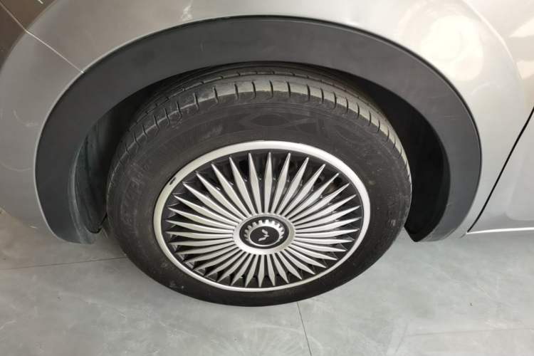 Used Wuling Bingo 2023 333 km Enjoyment Version Left Front Wheel Hub