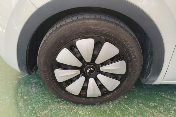 Used Wuling Bingo 2023 333 km Enjoyment Version Left Front Wheel Hub