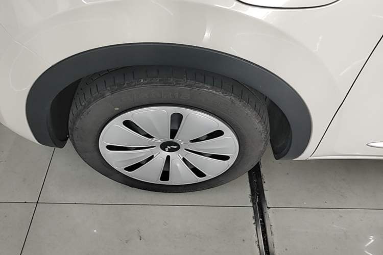 Used Wuling Bingo 2023 333 km Fast-Share Version Left Front Wheel Hub