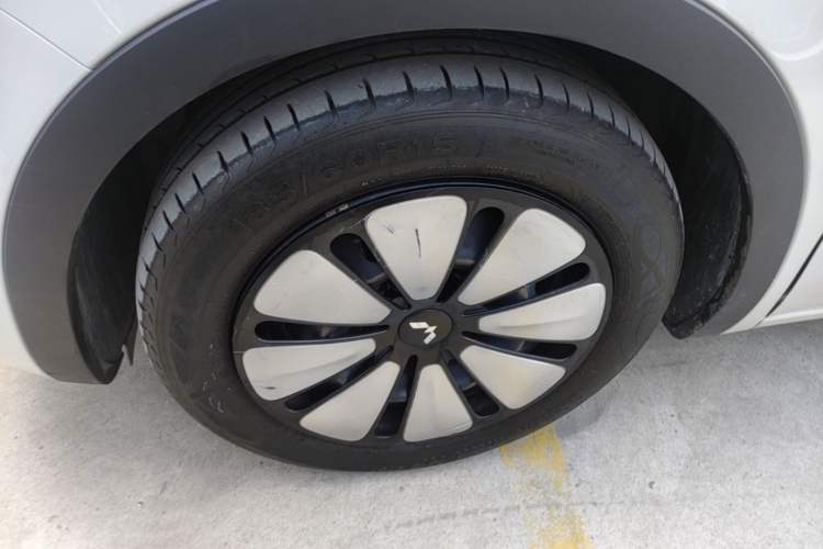 Used Wuling Bingo 2023 333 km Fast-Share Version Left Front Wheel Hub