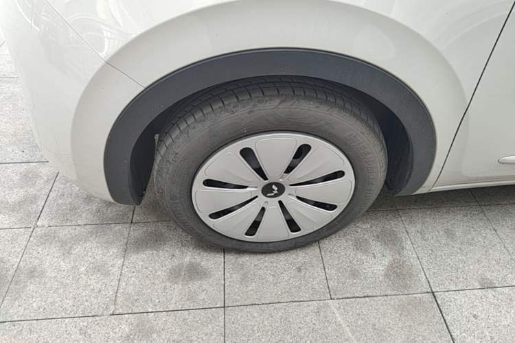 Used Wuling Bingo 2023 203km Light Edition Left Front Wheel Hub