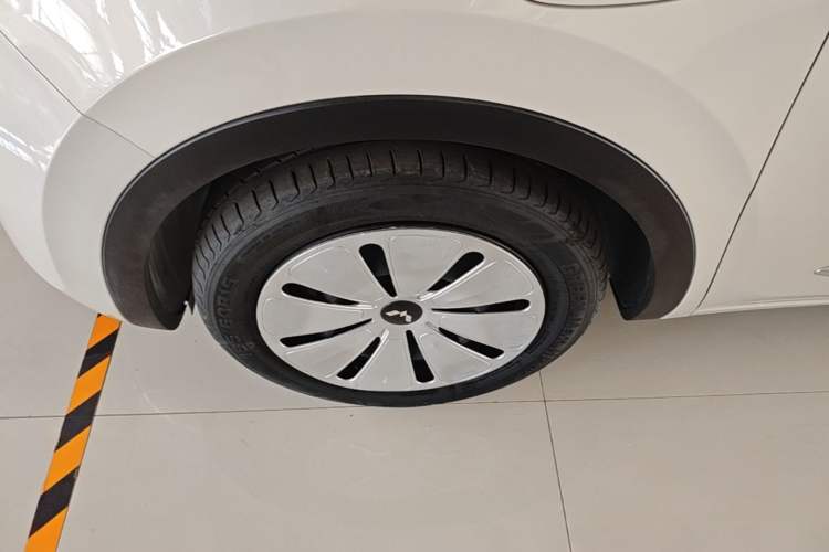 Used Wuling Bingo 2023 333 km Fast-Share Version Left Front Wheel Hub