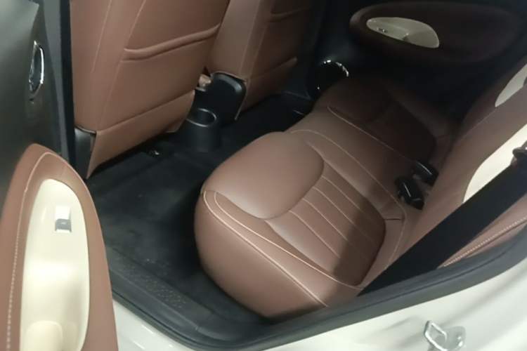Used Wuling Bingo 2023 333 km Lingxi Connected+ Version Left Rear Seat