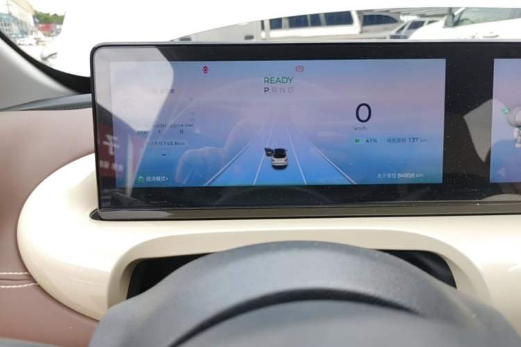Used Wuling Bingo 2023 333 km Lingxi Connected Version Odometer Close Up