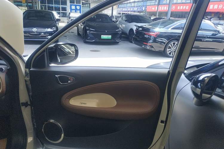 Used Wuling Bingo 2023 333 km Lingxi Connected+ Version Right Front Door Interior