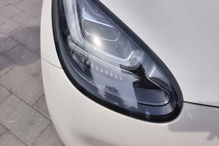 Used Wuling Bingo 2023 333 km Lingxi Connected Version Right Front Headlight