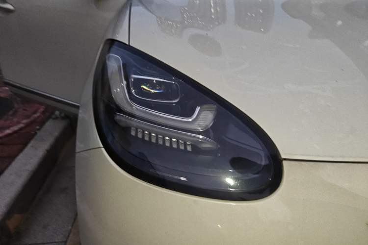 Used Wuling Bingo 2023 333 km Lingxi Connected+ Version Right Front Headlight