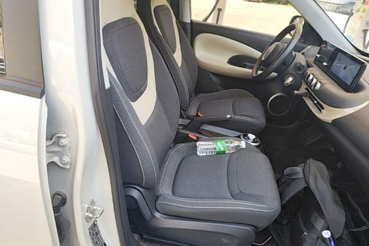 Used Wuling Bingo 2023 333 km Fast-Share Version Right Front Seat