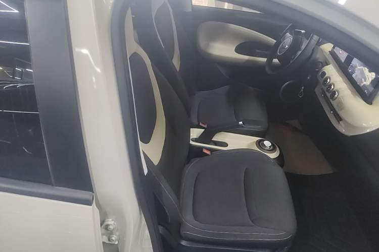 Used Wuling Bingo 2023 333 km Fast-Share Version Right Front Seat