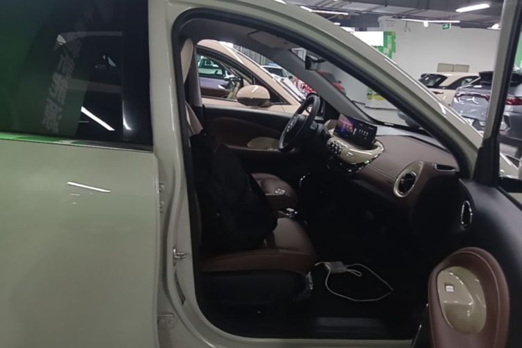 Used Wuling Bingo 2023 333 km Lingxi Connected+ Version Right Front Seat