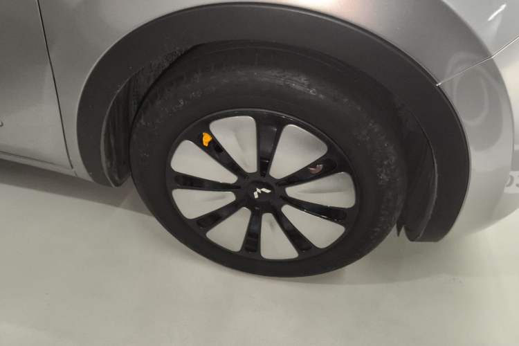 Used Wuling Bingo 2023 333 km Lingxi Connected+ Version Right Front Wheel Hub