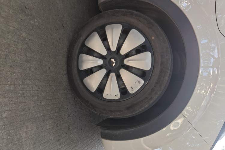 Used Wuling Bingo 2023 333km Enjoy+ Version Right Front Wheel Hub