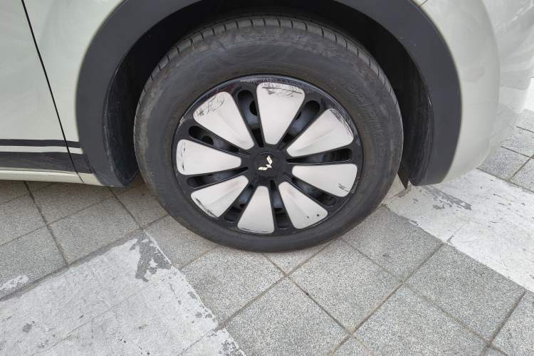 Used Wuling Bingo 2023 410 km Lingxi Deluxe Edition Right Front Wheel Hub