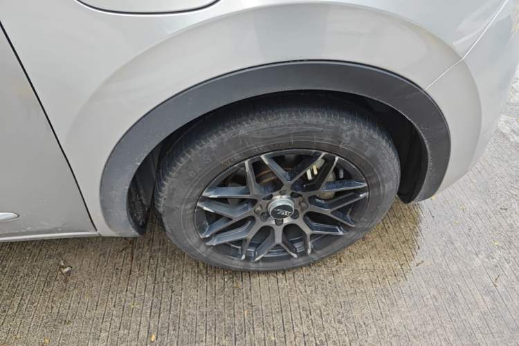 Used Wuling Bingo 2023 333 km Lingxi Connected+ Version Right Front Wheel Hub