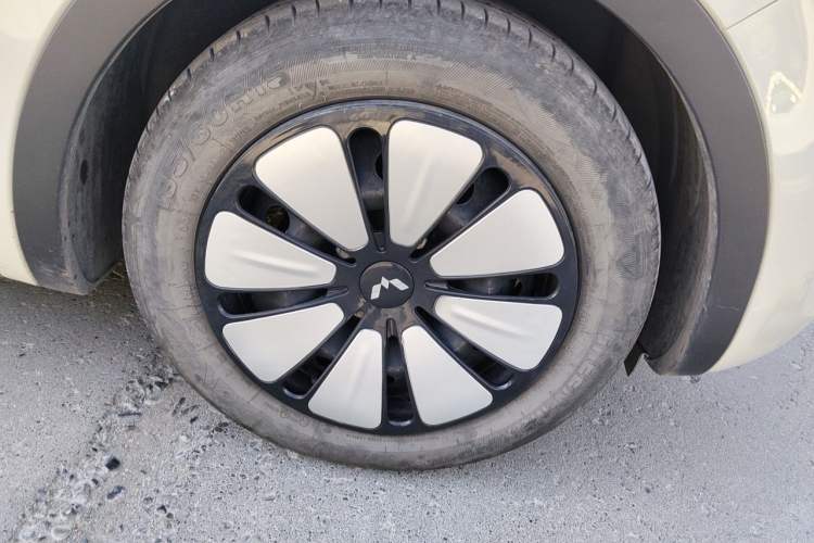 Used Wuling Bingo 2023 203km Light Edition Right Front Wheel Hub