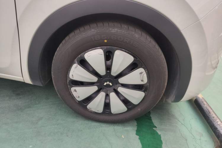 Used Wuling Bingo 2023 333 km Lingxi Connected Version Right Front Wheel Hub