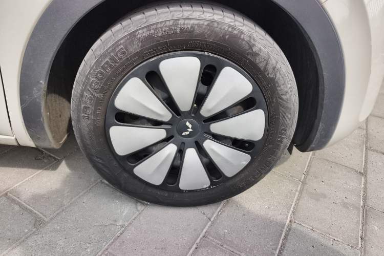 Used Wuling Bingo 2023 333 km Lingxi Connected Version Right Front Wheel Hub