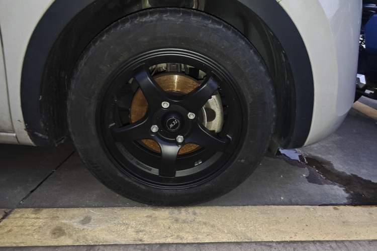 Used Wuling Bingo 2023 333 km Lingxi Connected+ Version Right Front Wheel Hub