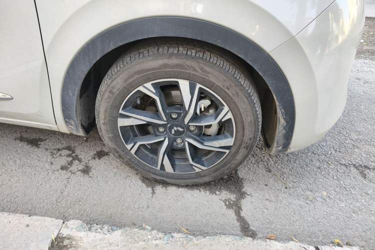 Used Wuling Bingo 2023 333 km Enjoyment Version Right Front Wheel Hub