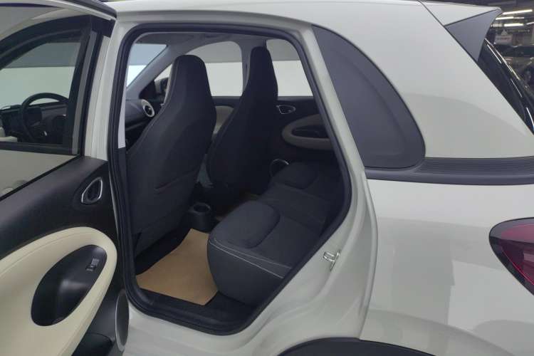 Used Wuling Bingo 2023 203km Light Edition Right Rear Seat