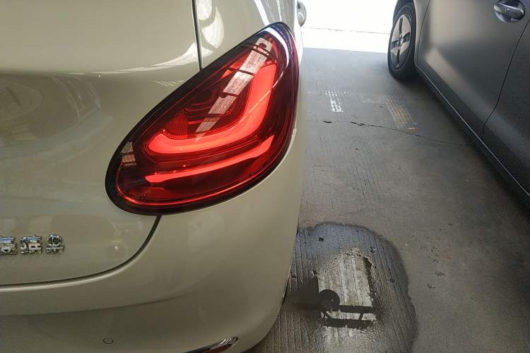 Used Wuling Bingo 2023 333 km Lingxi Connected+ Version Right Rear Taillight