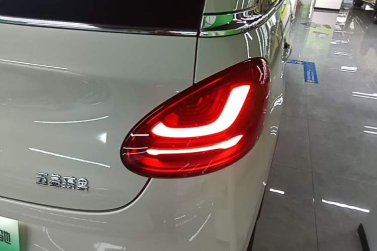 Used Wuling Bingo 2023 333 km Lingxi Connected+ Version Right Rear Taillight