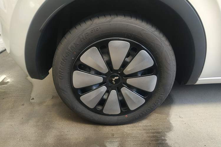 Used Wuling Bingo 2023 333 km Lingxi Connected+ Version Right Rear Wheel Hub