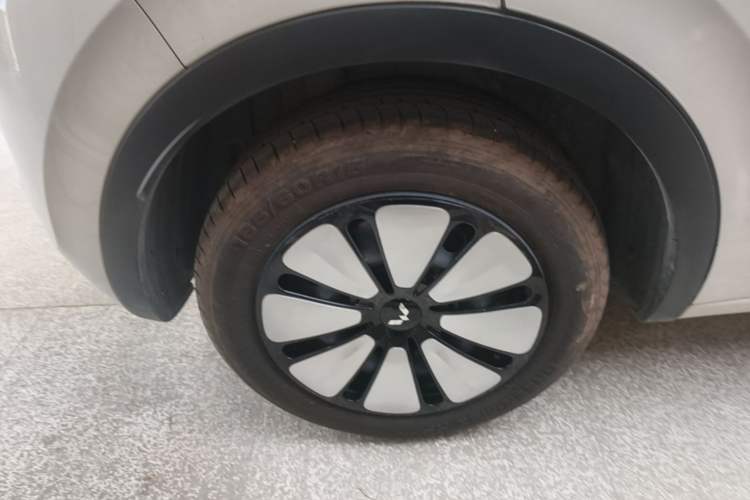 Used Wuling Bingo 2023 333 km Lingxi Connected+ Version Right Rear Wheel Hub