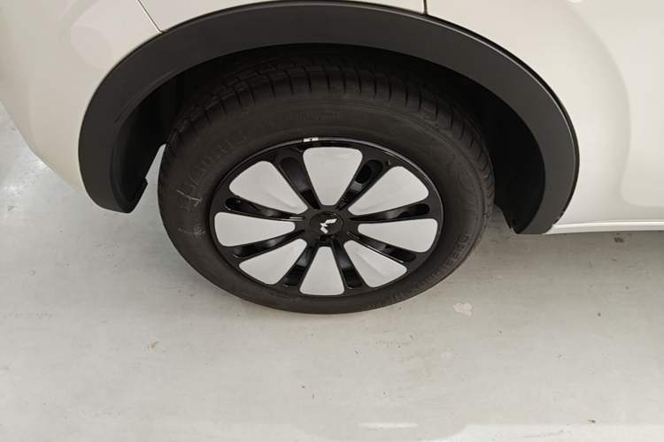 Used Wuling Bingo 2023 203km Comfort Edition Right Rear Wheel Hub