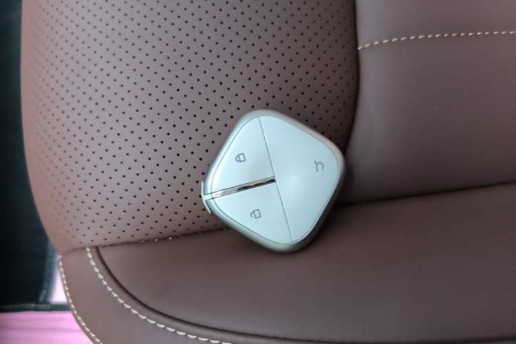 Used Wuling Bingo 2023 333 km Lingxi Connected+ Version Vehicle Key