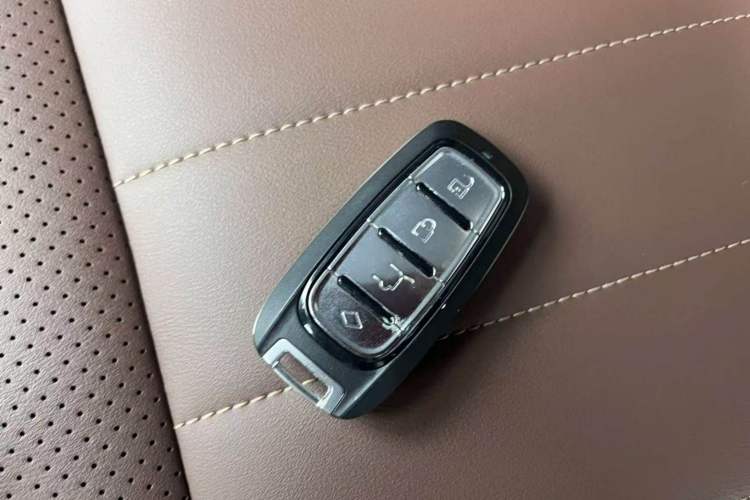 Used Wuling Bingo 2023 333 km Lingxi Connected Version Vehicle Key