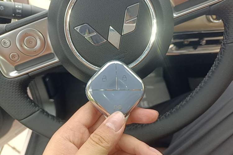 Used Wuling Bingo 2023 333 km Lingxi Connected+ Version Vehicle Key