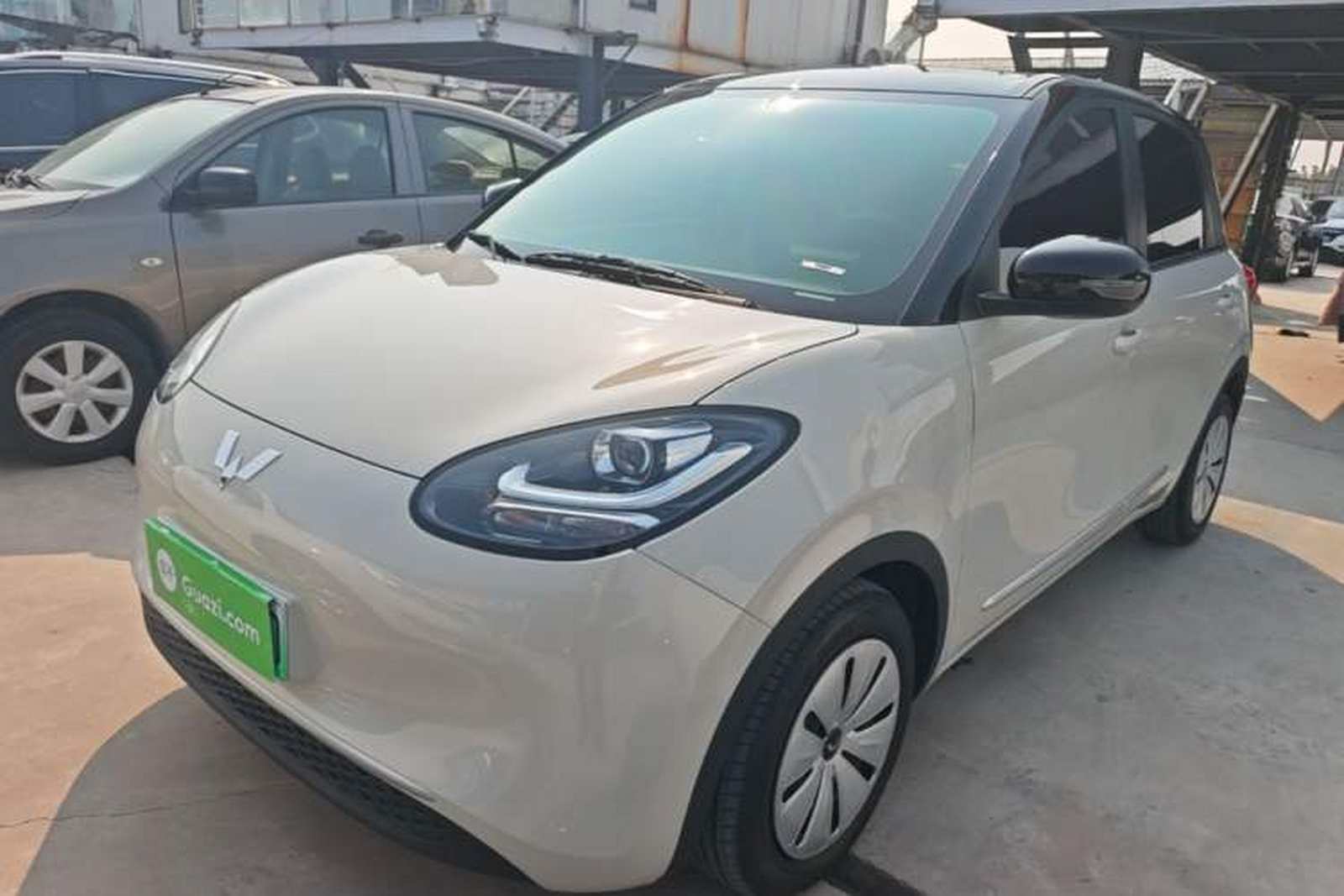 Фото Wuling с площадки