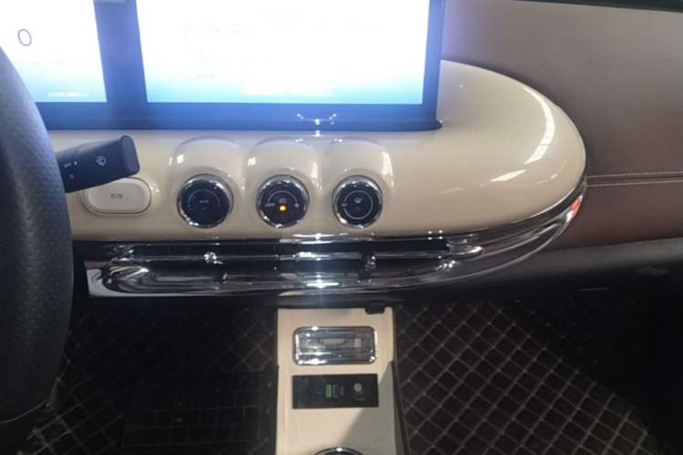 Used Wuling Bingo 2023 333 km Lingxi Connected+ Version Audio And AC Panel