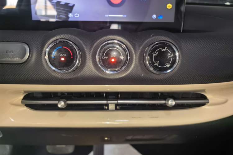 Used Wuling Bingo 2023 333 km Fast-Share Version Audio And AC Panel