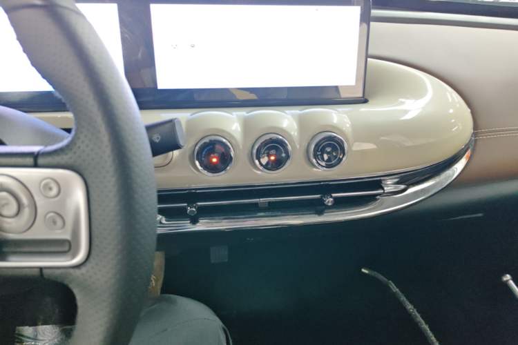 Used Wuling Bingo 2023 410 km Lingxi Deluxe Edition Audio And AC Panel