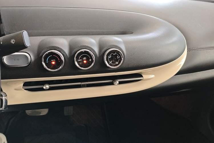 Used Wuling Bingo 2023 203km Light Edition Audio And AC Panel